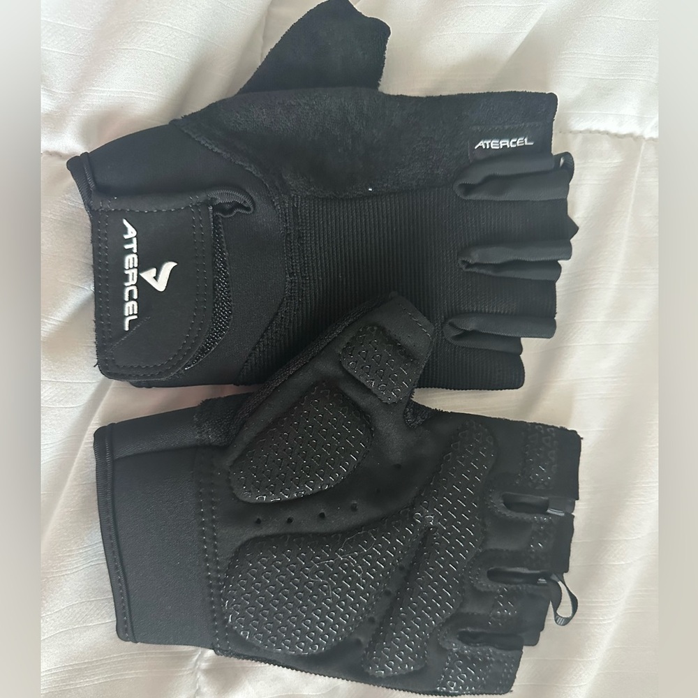Black Workout Gloves